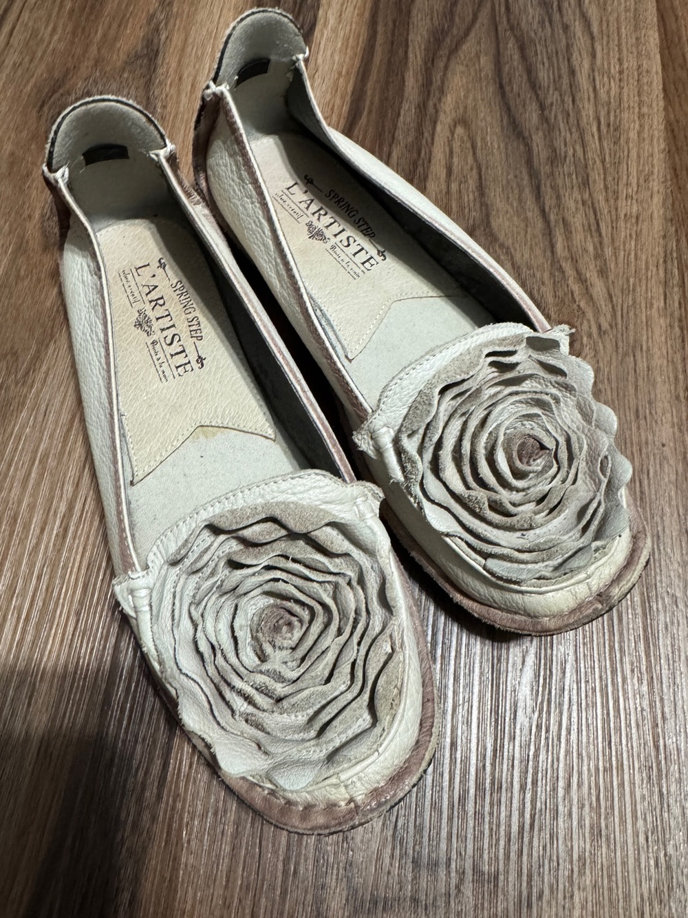 L'Artiste by Spring Step Dezi Leather Slip-on Shoes w/Decorative Flower 6.5/7 - Picture 5 of 14